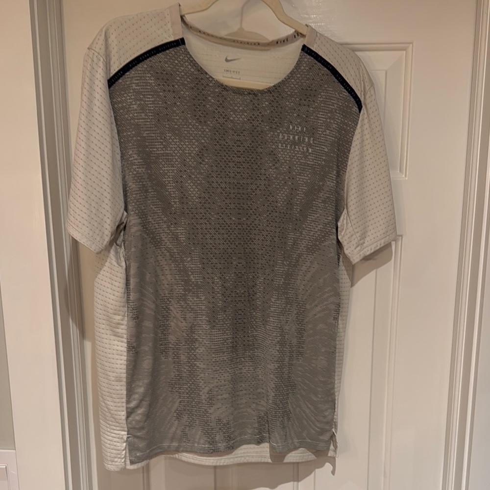 Nike Men's Gray Athletic Shirt